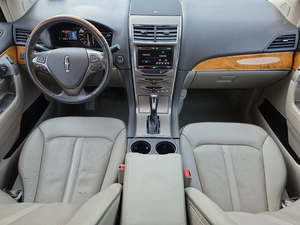 Used 2014 Smoked Quartz Metallic Tinted Clearcoat Lincoln Base image 10