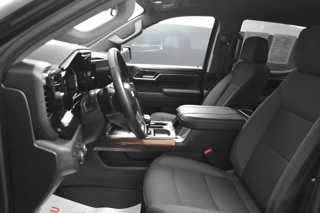 Used 2025 Black Chevrolet LT image 19