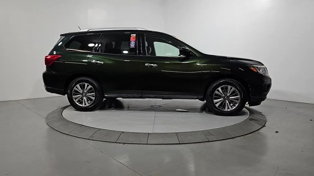 Used 2018 Green Nissan SL image 7