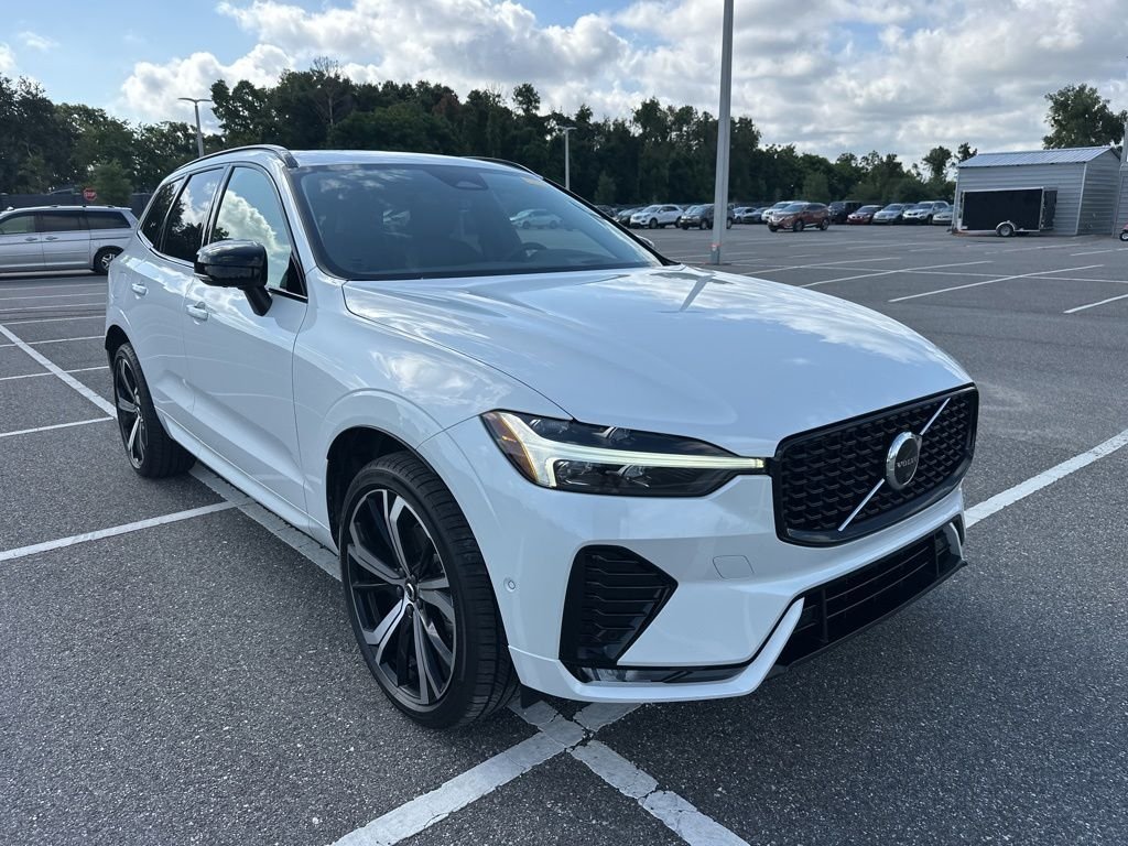 2023 Volvo XC60 B5 Ultimate Dark Theme FWD's photo