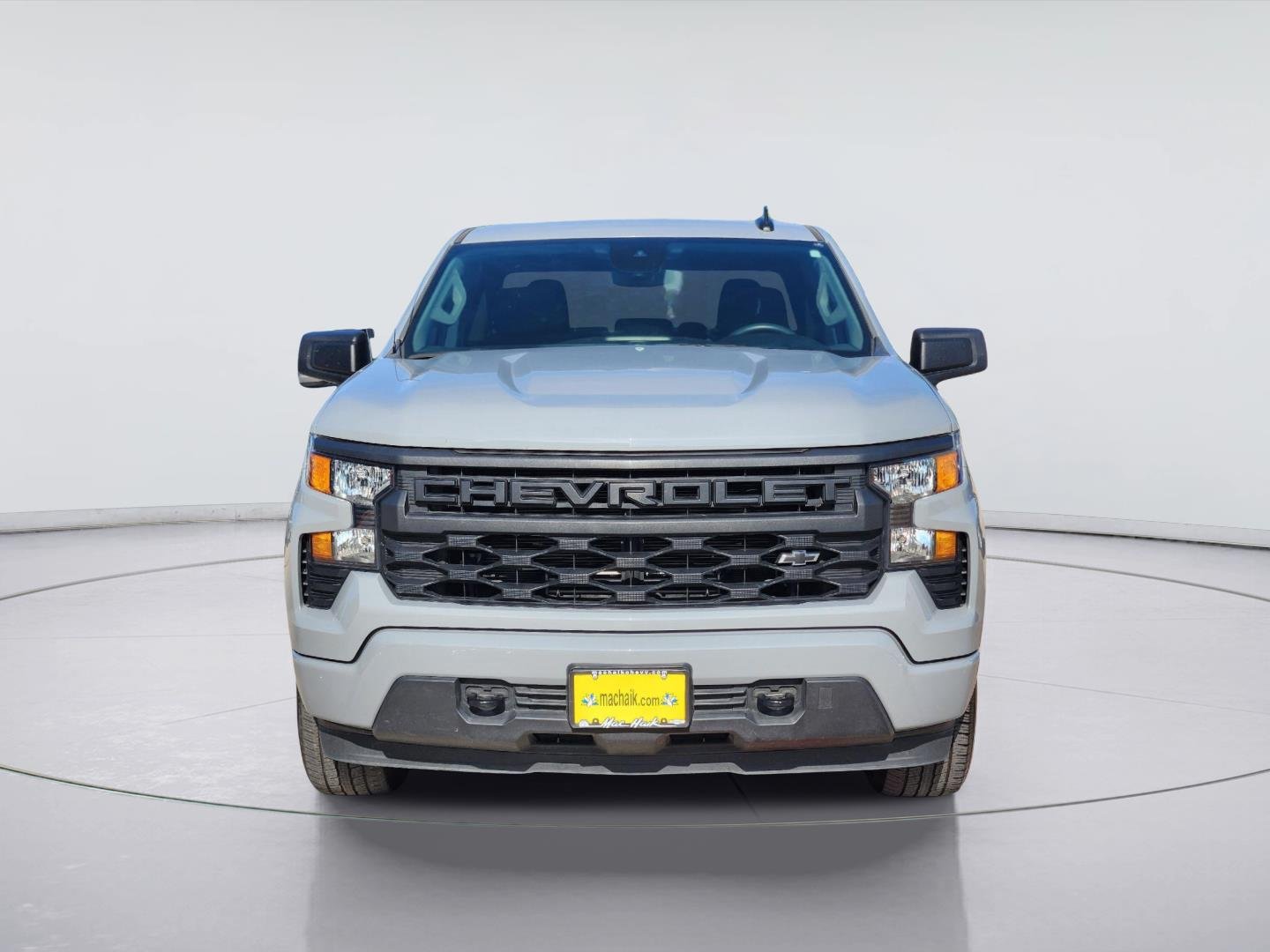 2024 Chevrolet Silverado 1500 photo 2 of 33