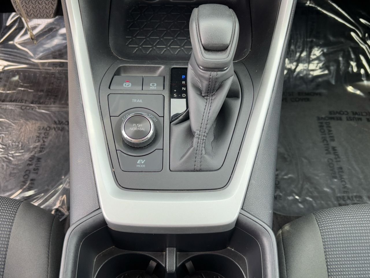 2025 Toyota RAV4 LE - Photo 27