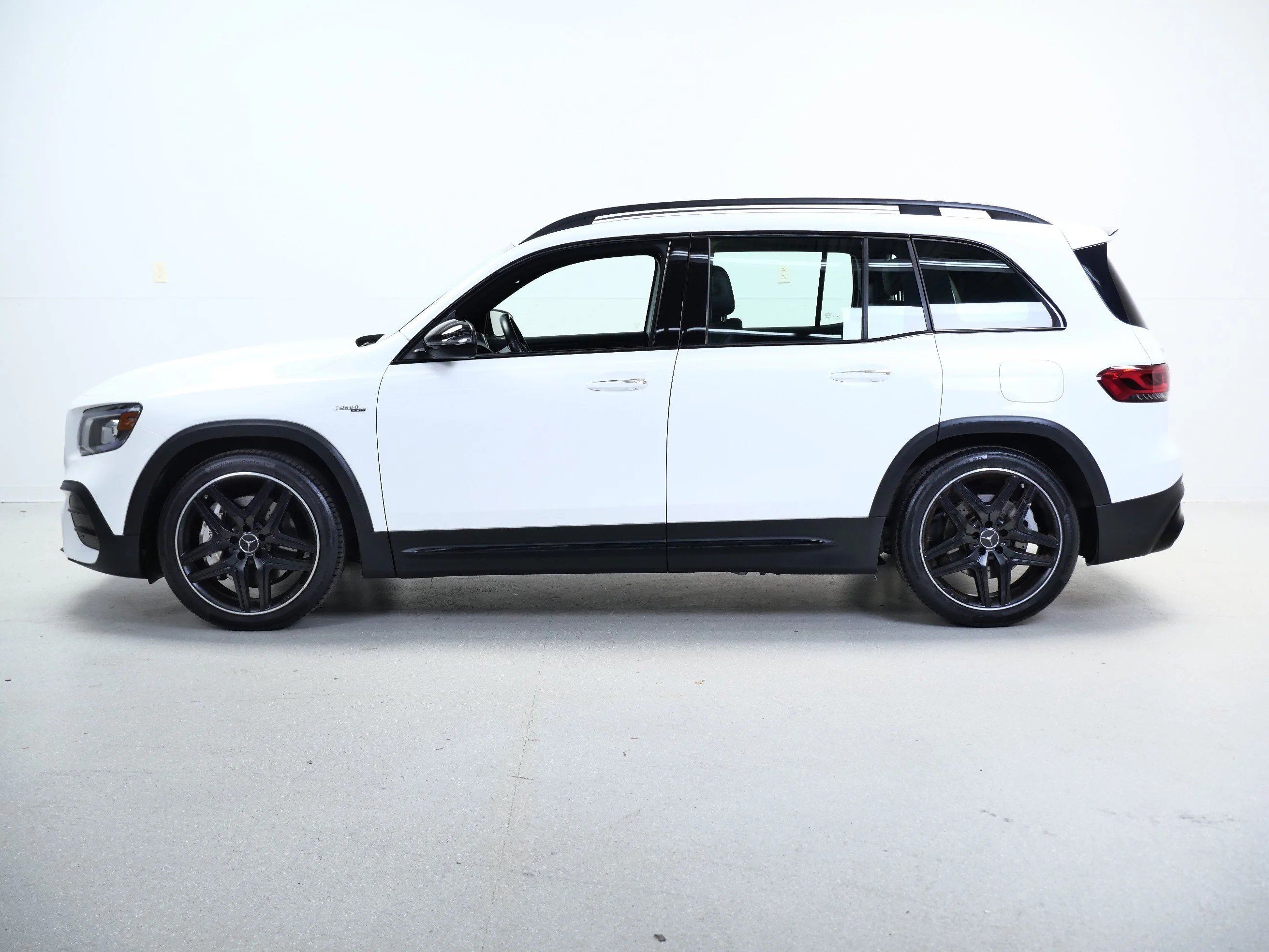 Used 2022 Polar White Mercedes-Benz AMG® GLB 35 4MATIC SUV image 10