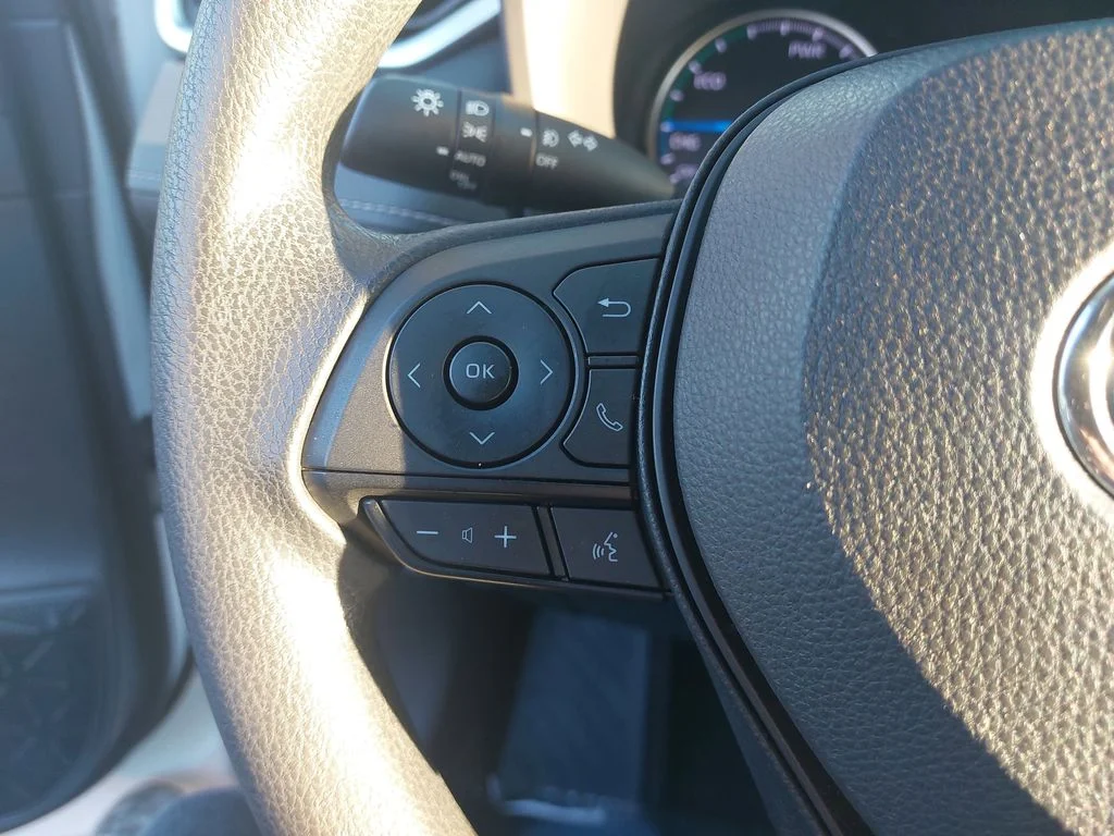 Used 2021 White Toyota XLE image 16