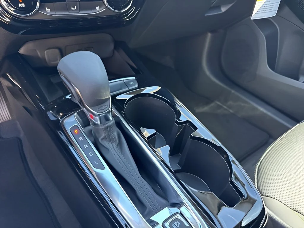New 2026 Summit White Chevrolet ACTIV image 22