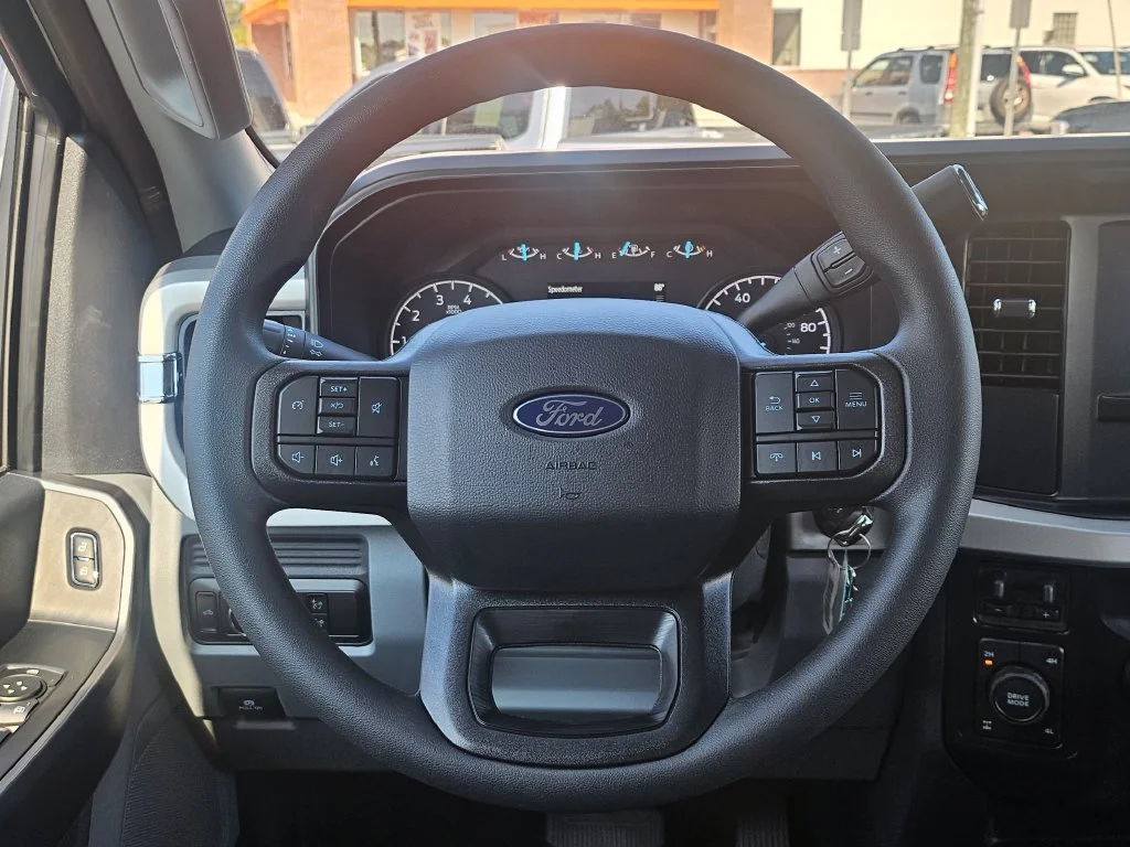 New 2027 Oxford White Ford F-250® XLT image 7