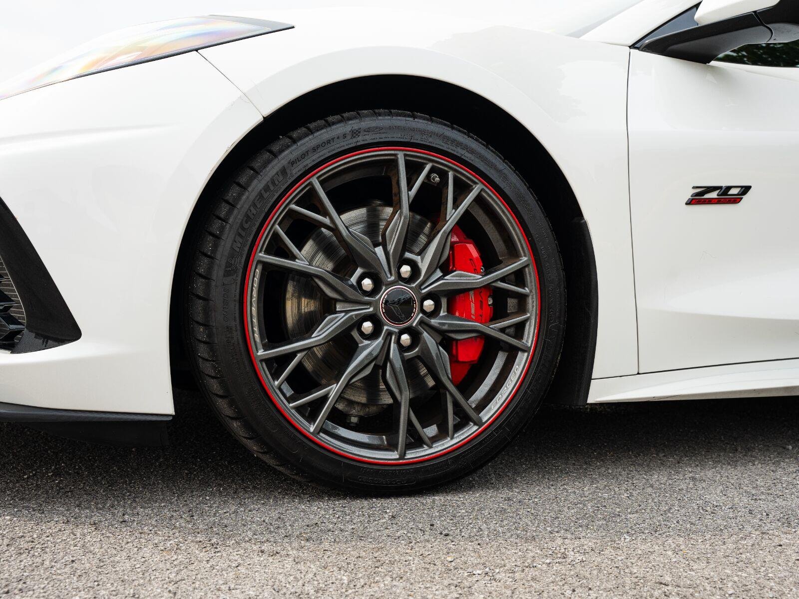 Used 2023 White Pearl Metallic Tricoat Chevrolet Stingray image 24