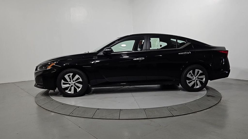 Used 2025 Black Nissan 2.5 S image 2