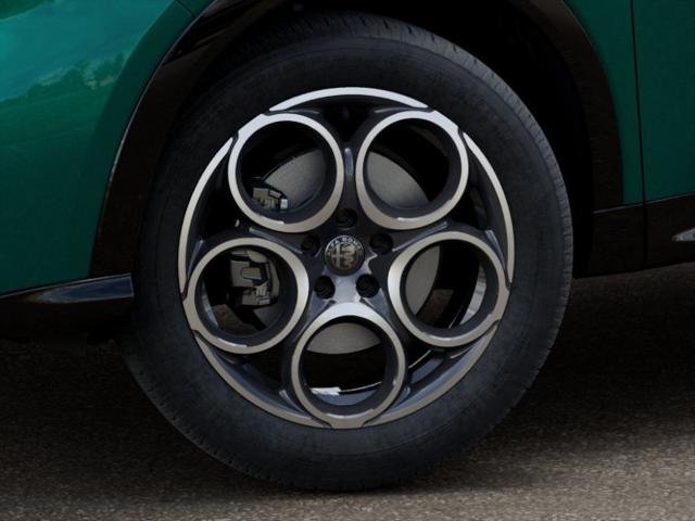 New 2025 Verde (Green) Fangio Metallic Exterior Paint Alfa Romeo  image 35