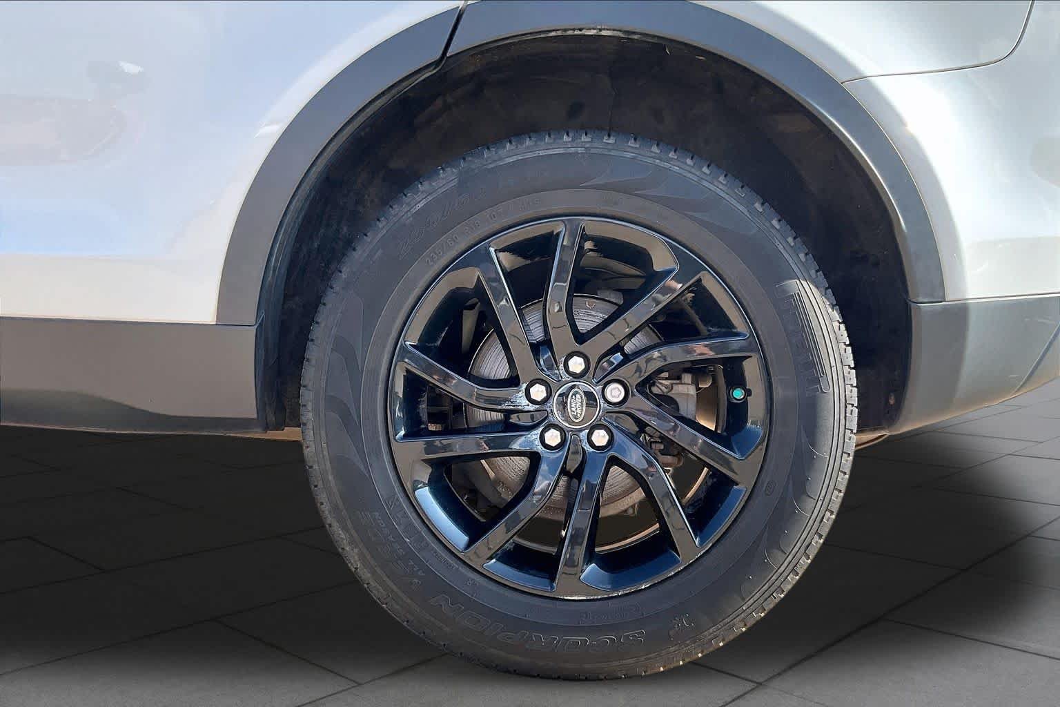 Used 2018 Fuji White Land Rover SE image 10