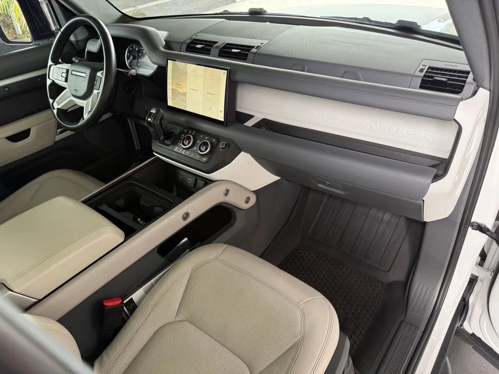 Used 2023 Fuji White Land Rover SE image 15