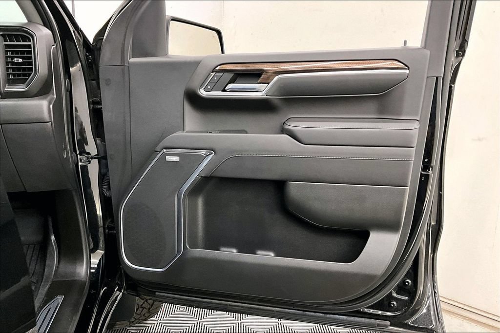 Used 2022 BLACK Chevrolet LT Trail Boss image 25