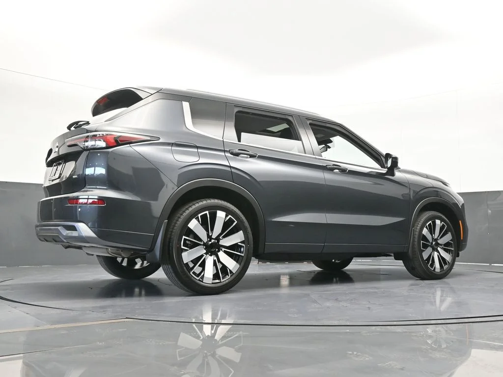 New 2026 Gray Mitsubishi SEL image 60