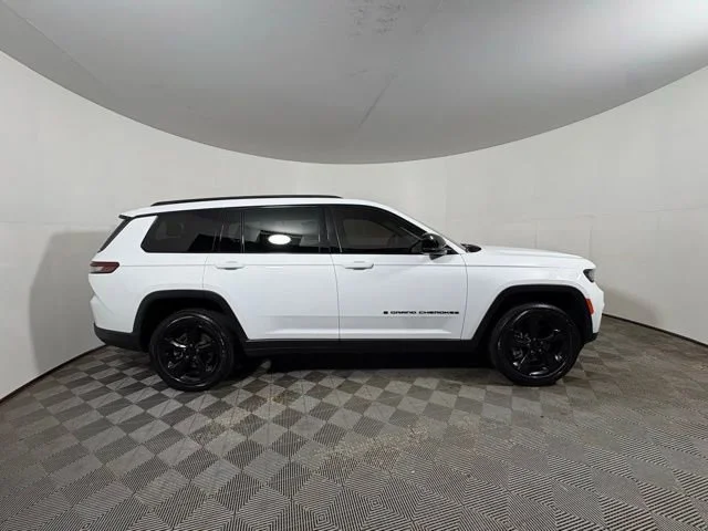 Used 2023 Bright White Clearcoat Jeep Altitude image 5