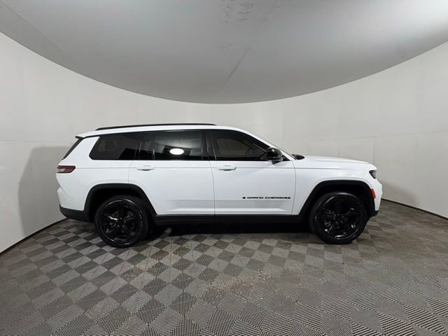 Used 2023 Bright White Clearcoat Jeep Altitude image 5
