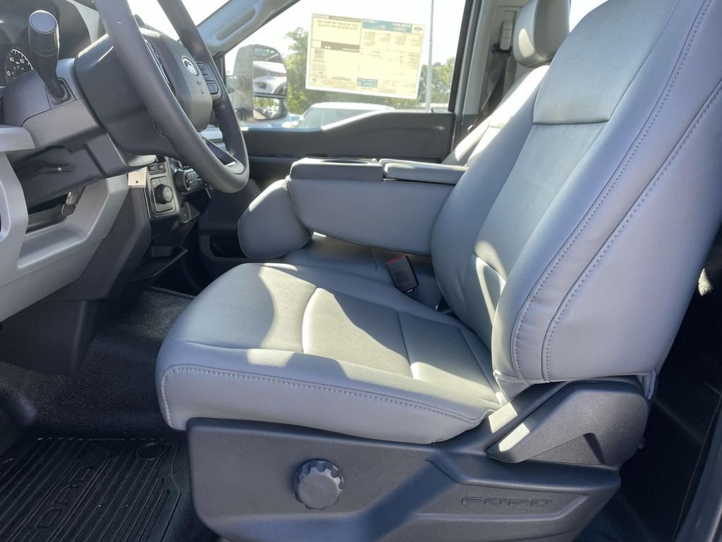 New 2026 Oxford White Ford F-450® XL image 7