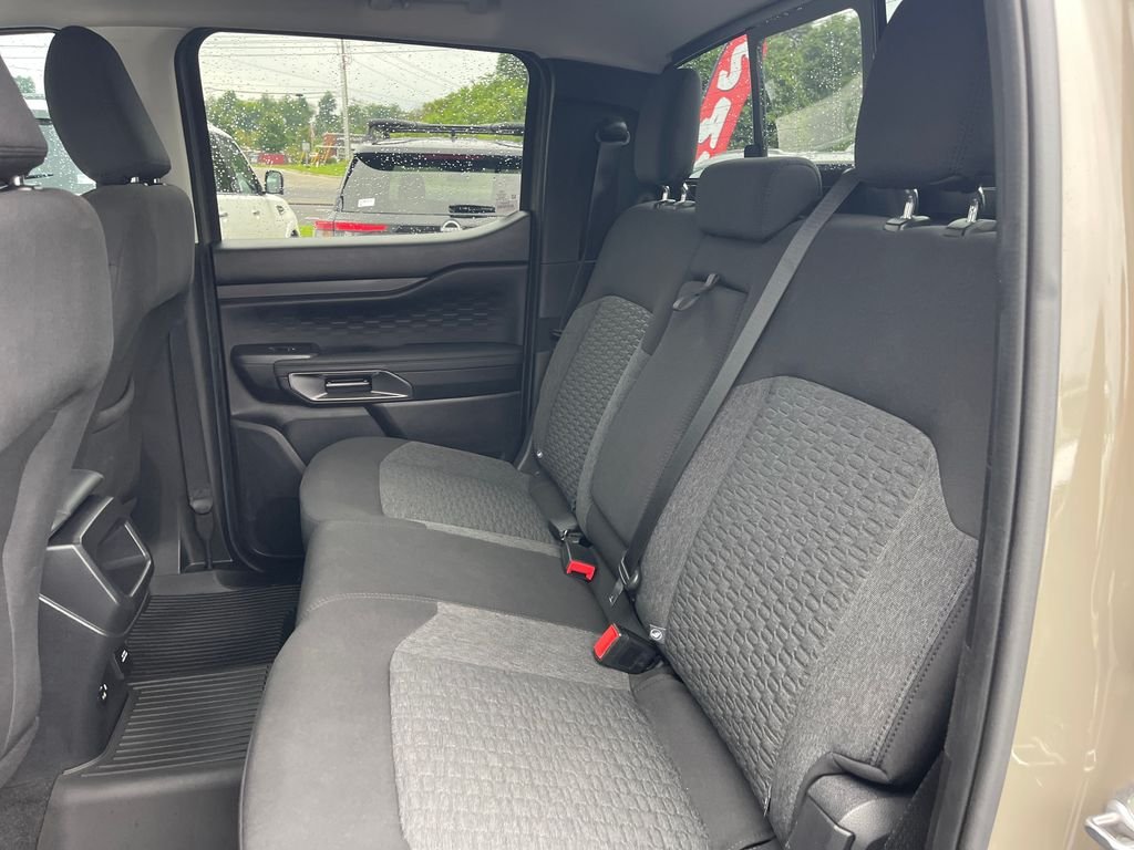 Used 2025 Green Ford XLT image 17