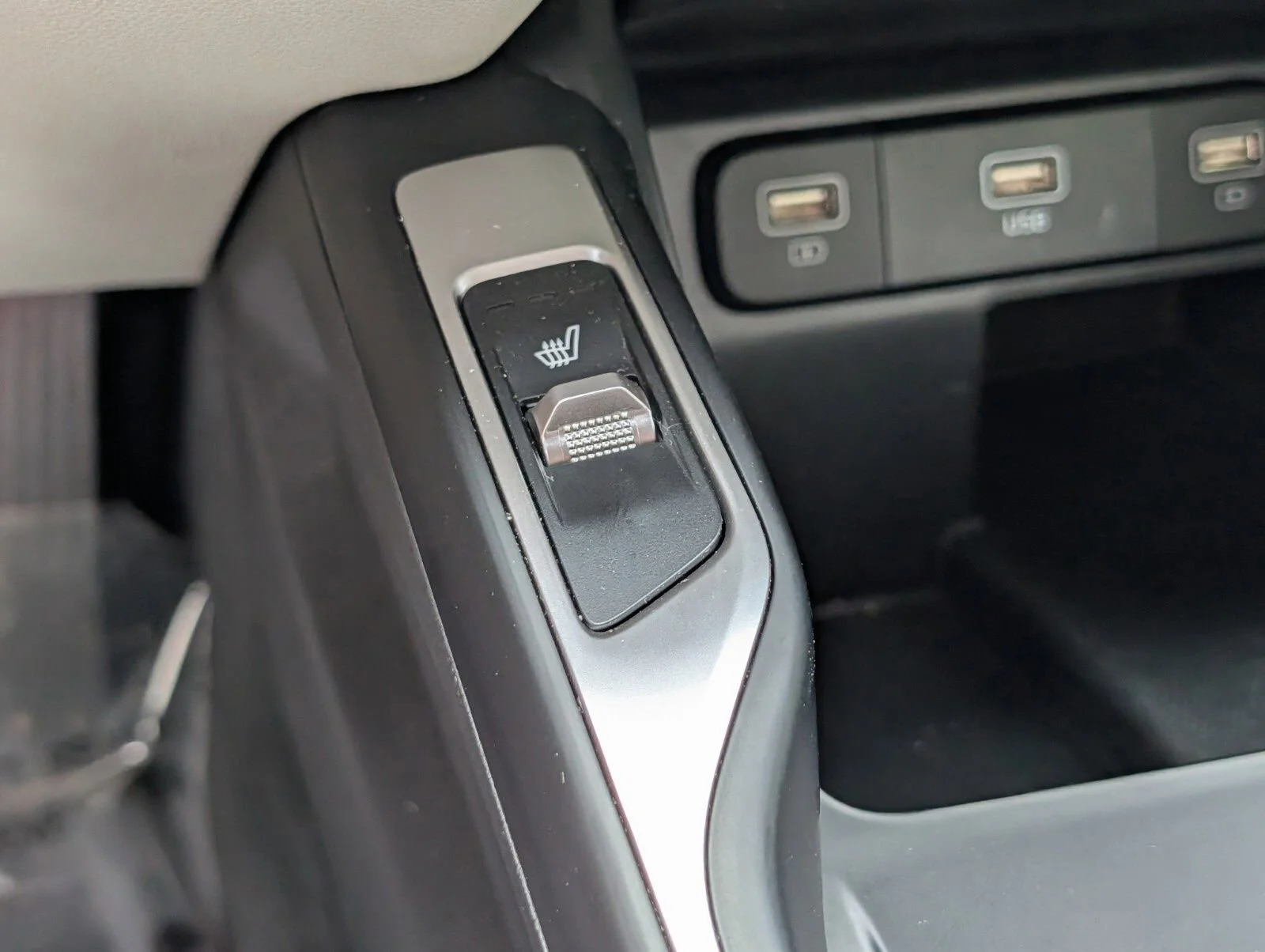 Used 2022 Red Kia X-Line S image 10