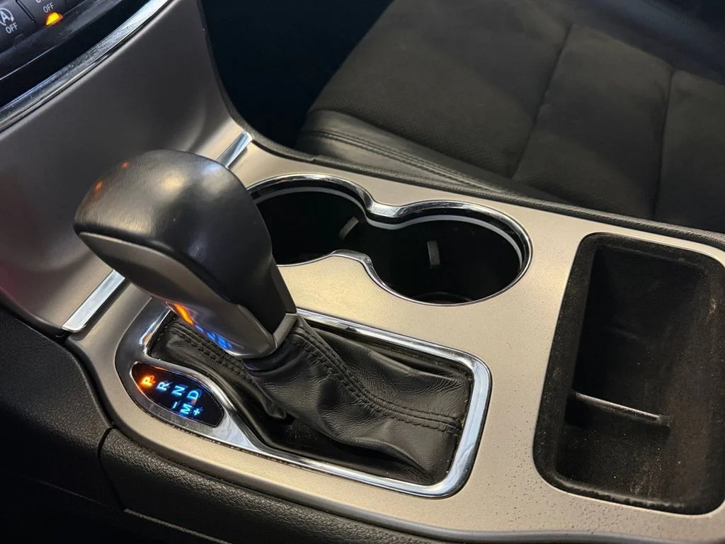Used 2020 White Jeep Altitude image 33