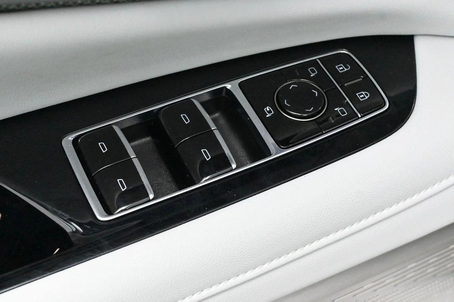 Used 2025 Crystal White Tricoat Cadillac Sport 1 image 13