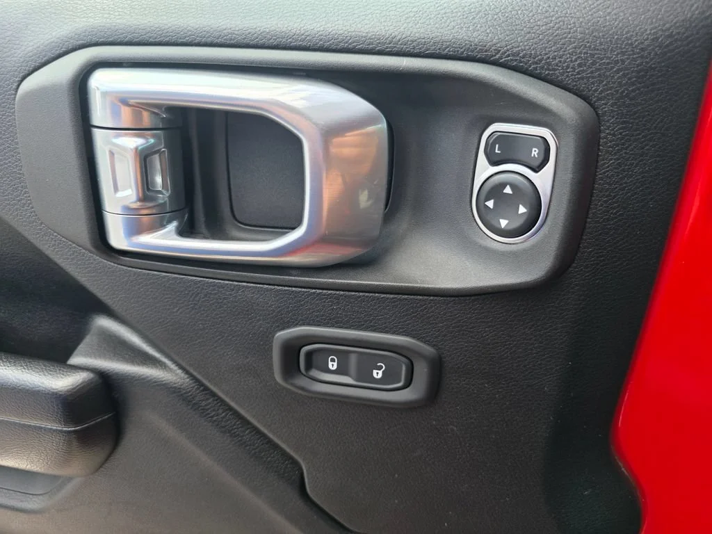 Used 2021 Red Jeep Sport Altitude 4x4 image 17