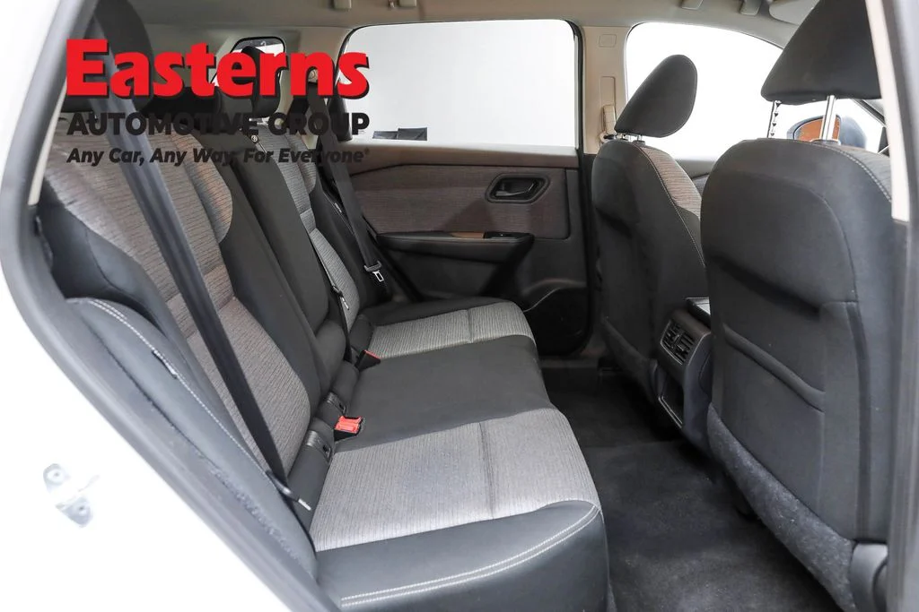 Used 2022 White Nissan S image 23