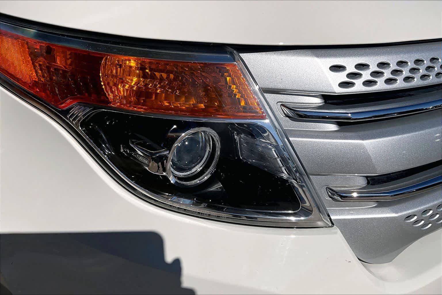 Used 2012 White Suede Ford XLT image 25