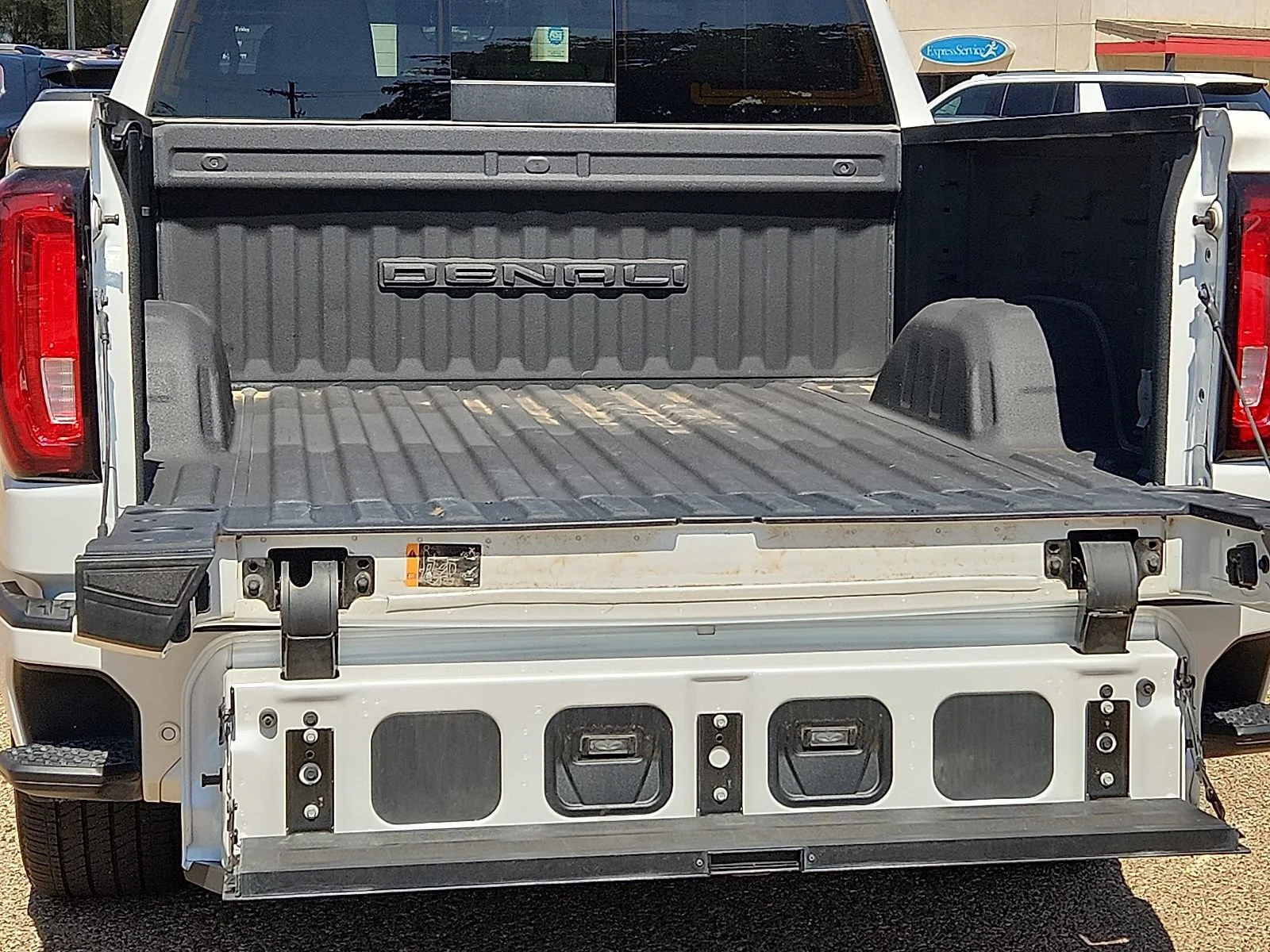 Used 2024 White Frost Tricoat GMC Denali image 10