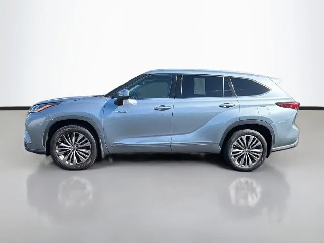 Used 2020  Toyota Platinum image 4