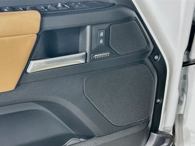 New 2026 Fuji White Land Rover X-Dynamic SE image 21