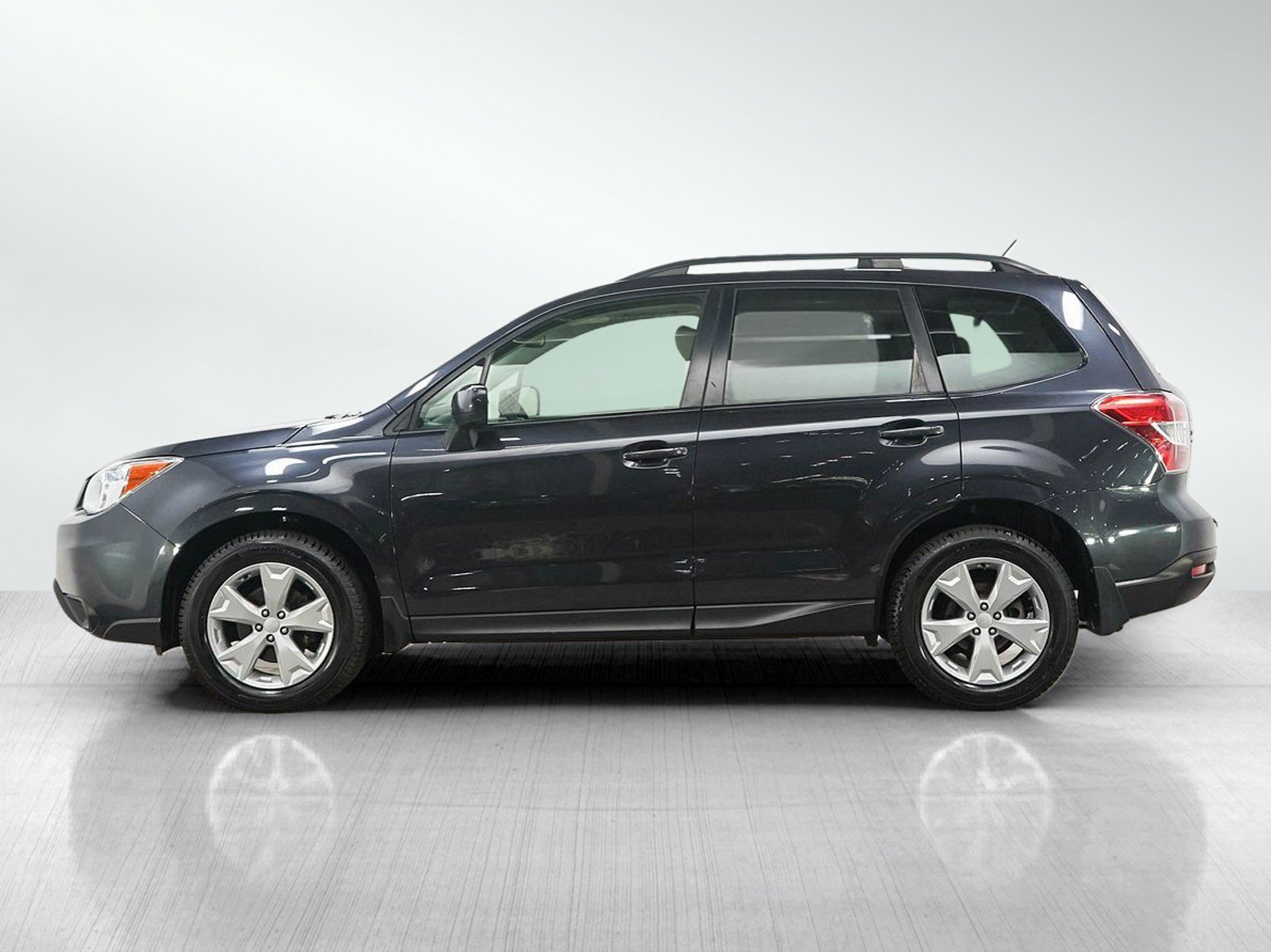 Used 2015 Subaru Forester i Premium with VIN JF2SJADC1FH542946 for sale in Burnsville, Minnesota