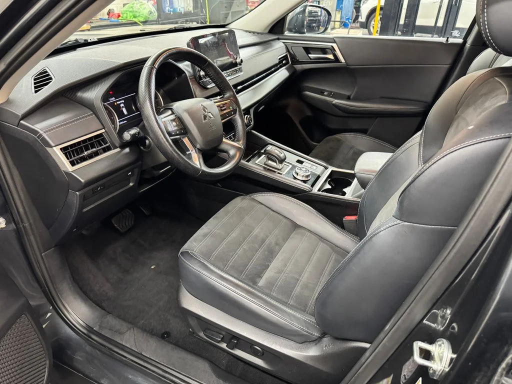 Used 2024 Gray Mitsubishi SE image 14