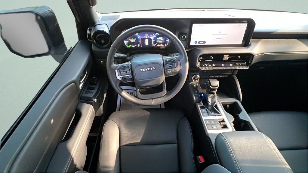 Used 2025  Toyota Base image 12