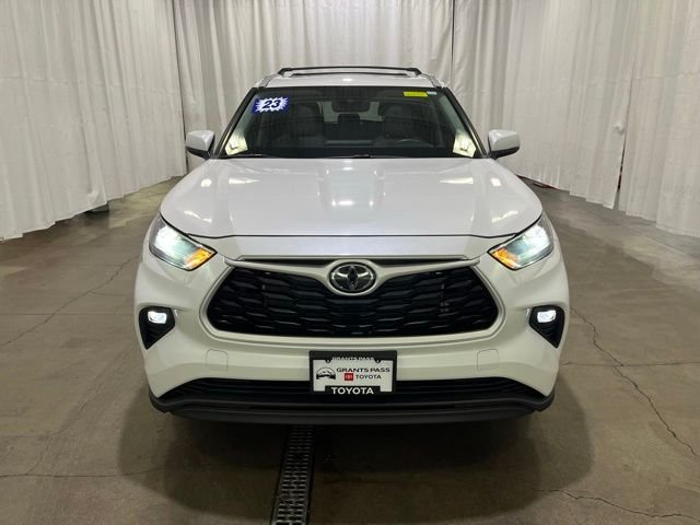Used 2023 Beige Toyota XLE image 8