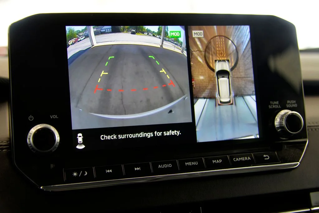 Used 2022  Mitsubishi SE image 21