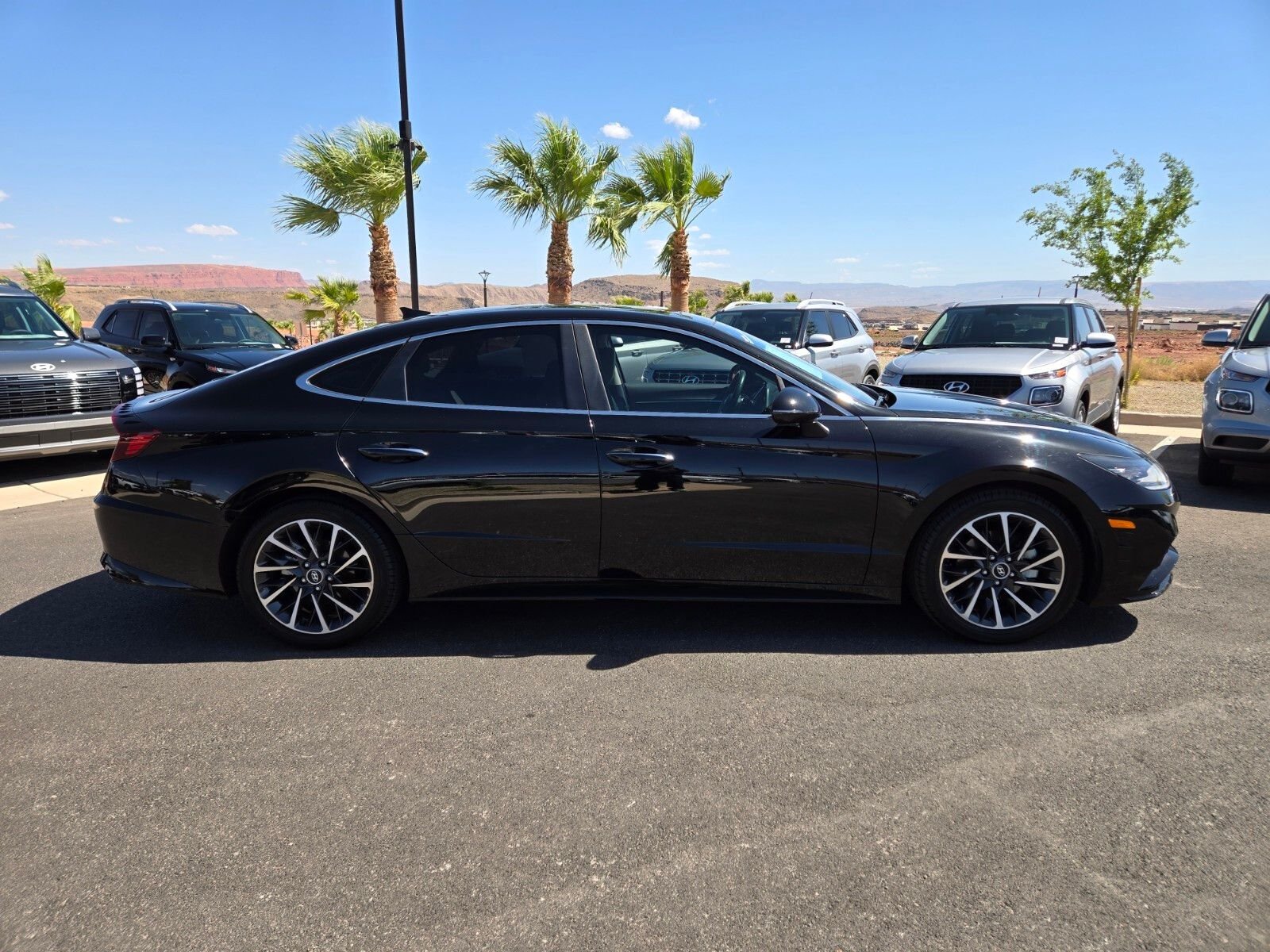 Certified Used 2022 Black Hyundai Limited image 3