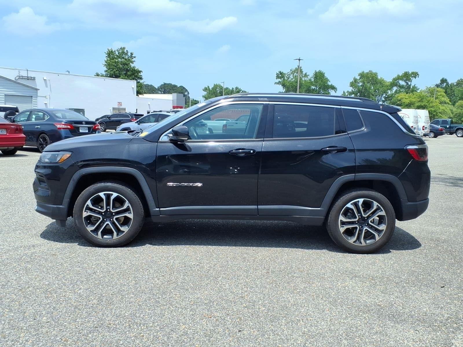 Used 2022 Diamond Black Crystal Pearlcoat Jeep Limited image 3