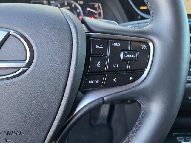 Used 2025 White Lexus 350 image 18