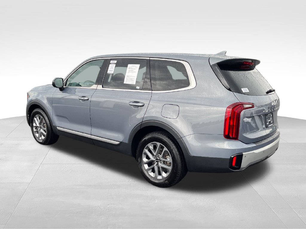 Used 2023 Silver Kia LX image 3
