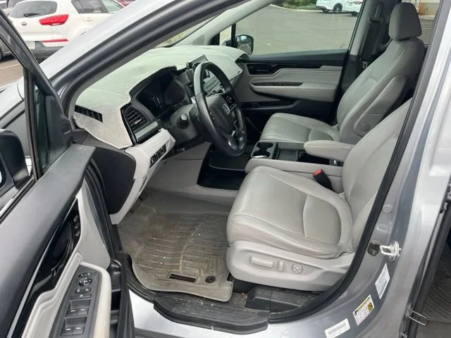 Used 2021 Lunar Silver Metallic Honda Touring image 17
