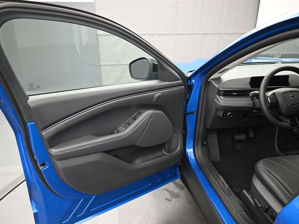 Used 2025 Blue Ford Select image 8