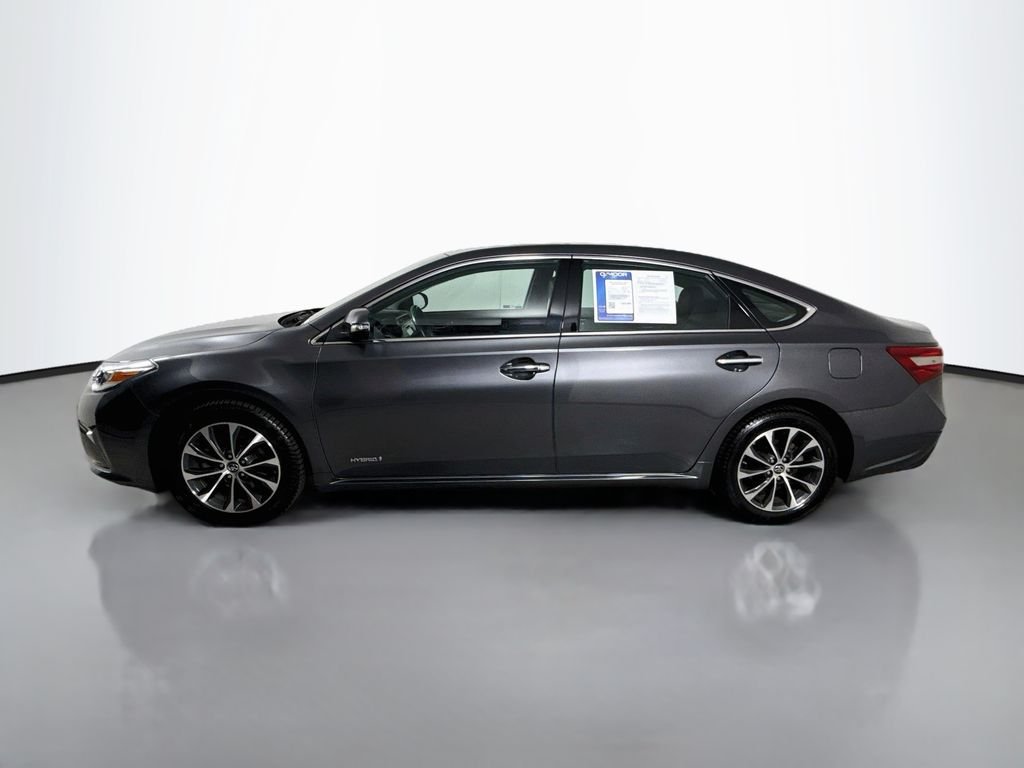 Used 2018 Magnetic Gray Metallic Toyota Hybrid XLE Premium image 4