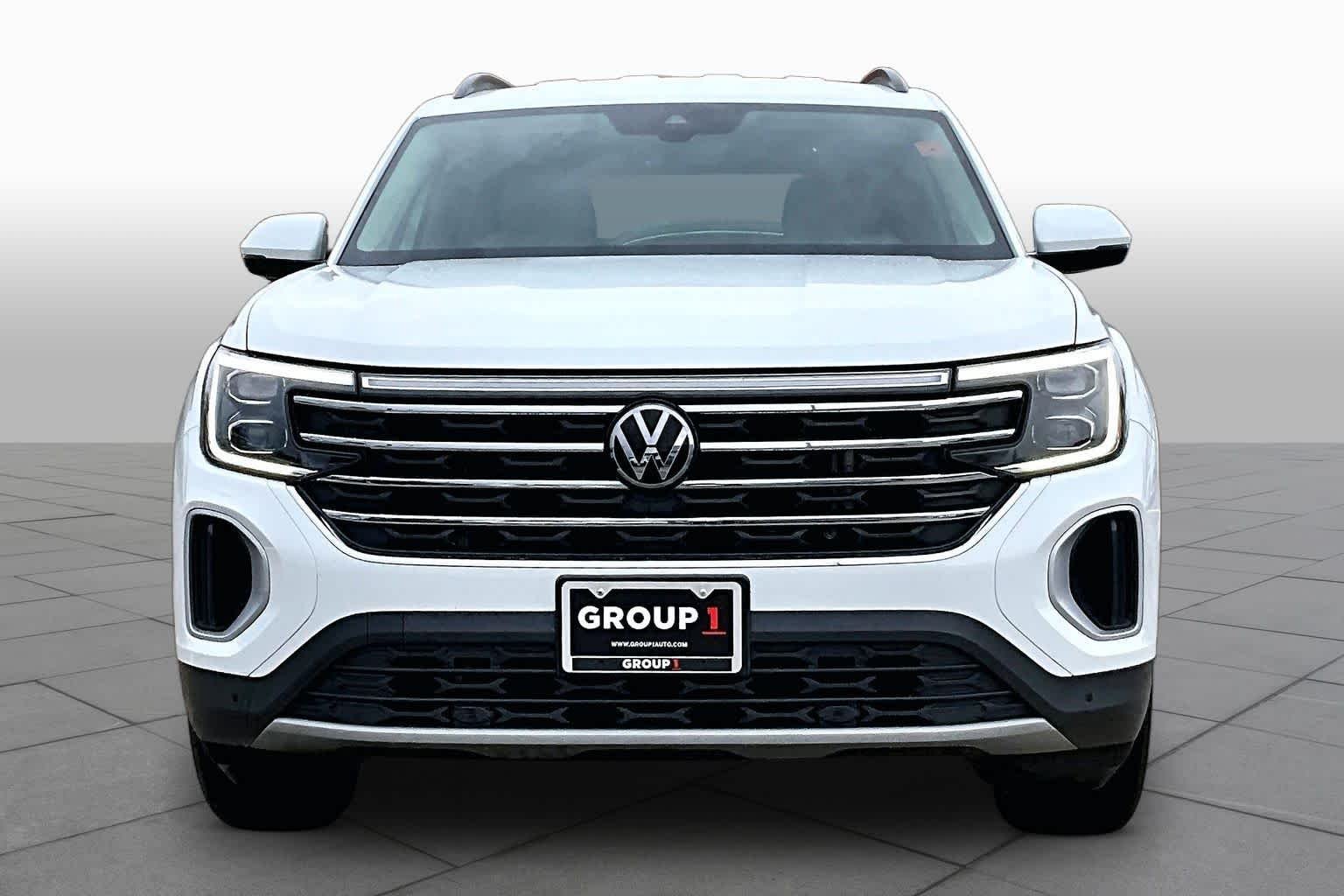 Used 2024 Pure White Volkswagen 2.0T SE w/Technology image 3