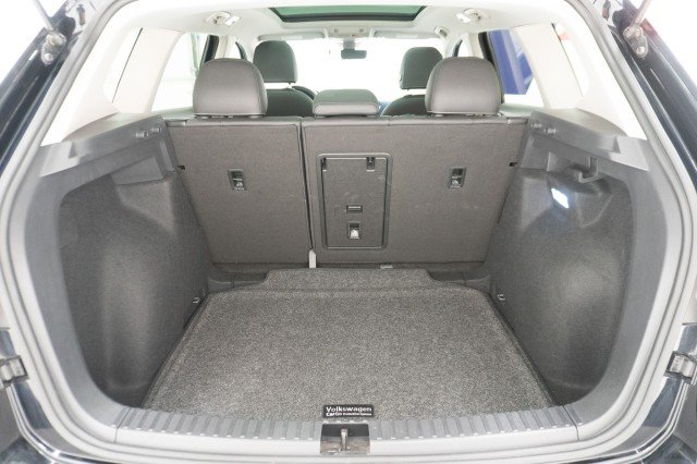 Used 2024 BLACK Volkswagen SE image 10