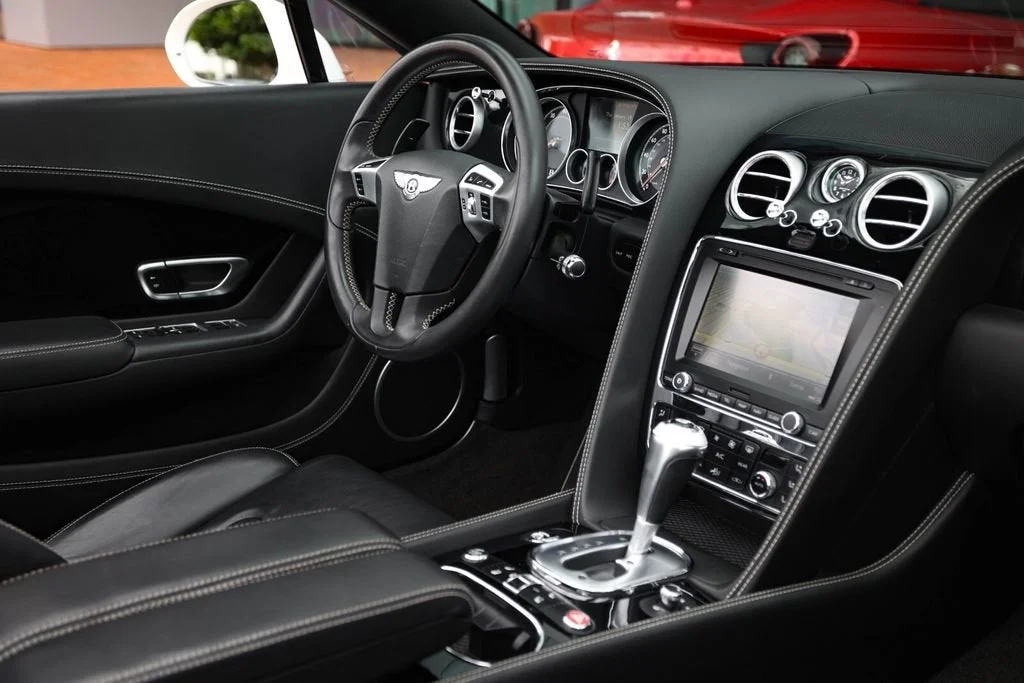 Used 2014 Glacier White Bentley Speed image 42