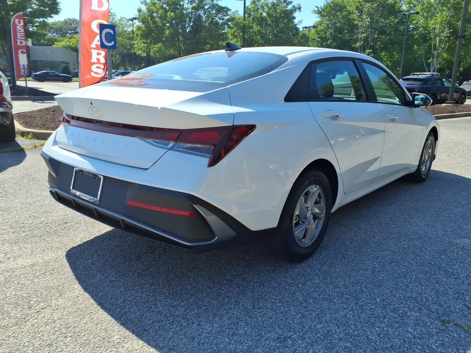New 2026 WHITE HYUNDAI SE image 6