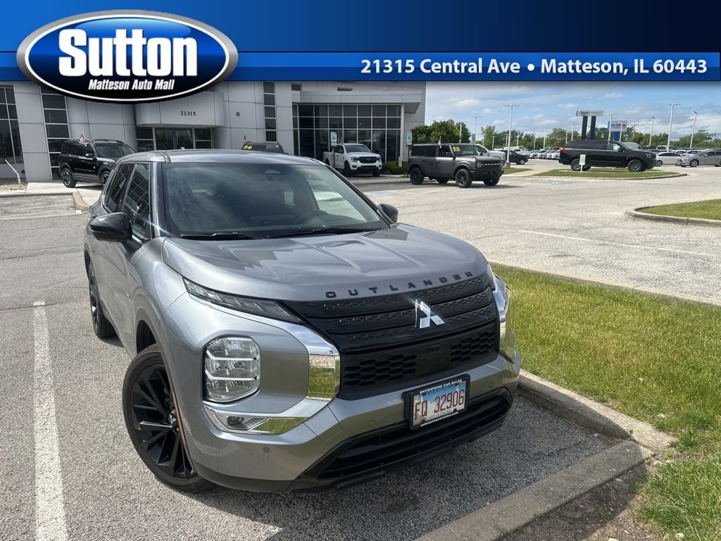 2023 Mitsubishi Outlander SE Black Edition 2WD's photo