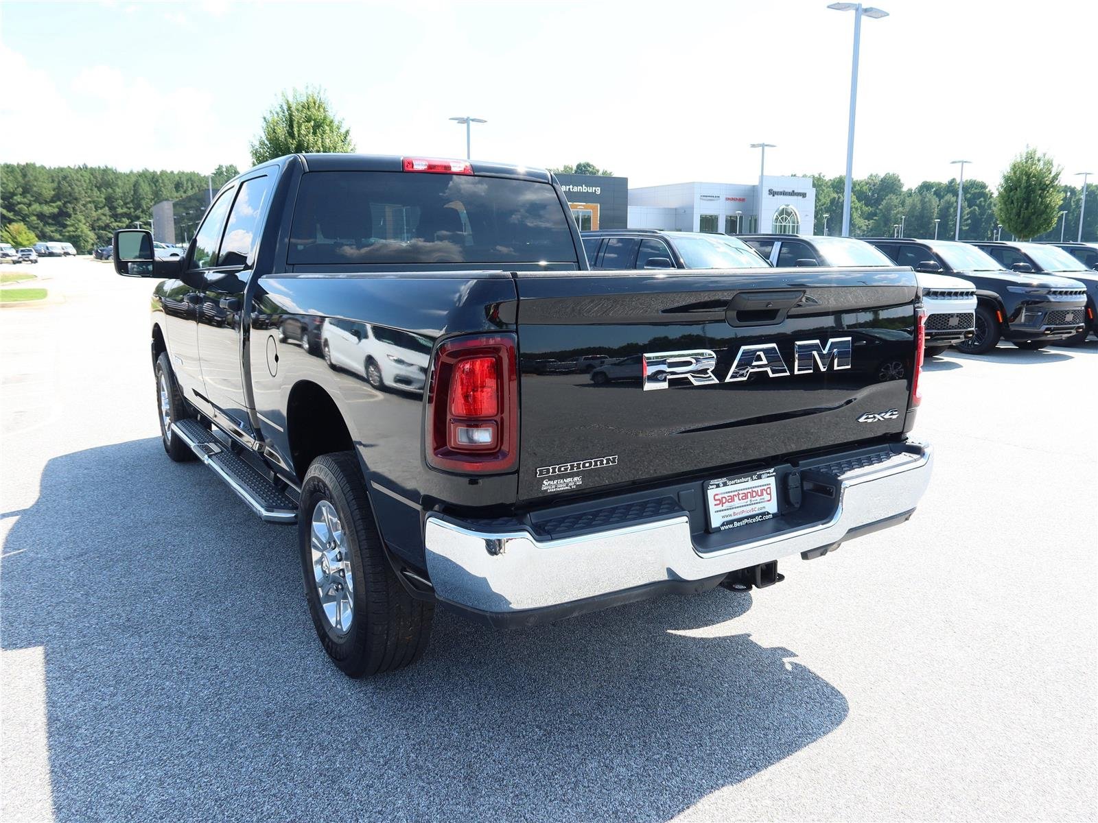 Certified Used 2025 DIAMOND BLACK CRY RAM BIG HORN image 12