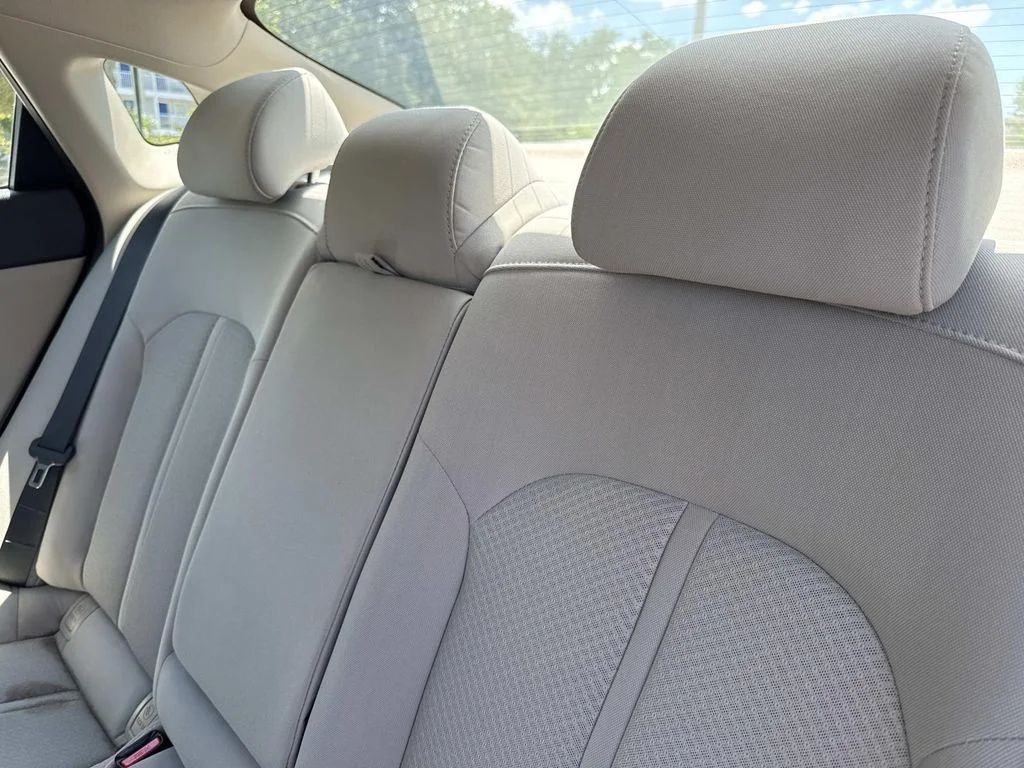 Used 2018 White Kia LX image 15