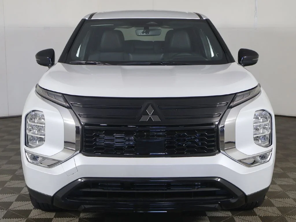 New 2026 White Mitsubishi LE 1.5T 2WD image 11
